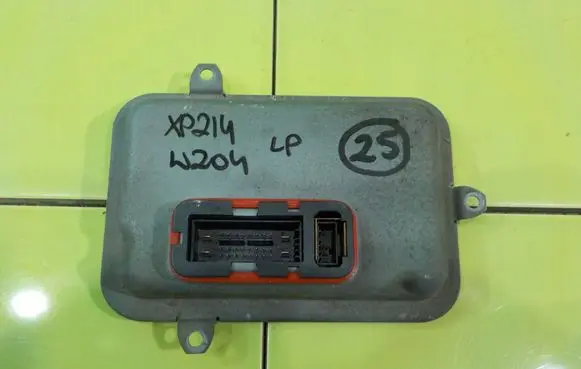 Mercedes-Benz C W204 Voltage converter inverter A2048700326 XP214
