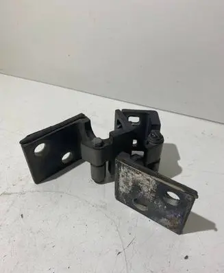 BMW X5 E53 Front door lower hinge 82651579