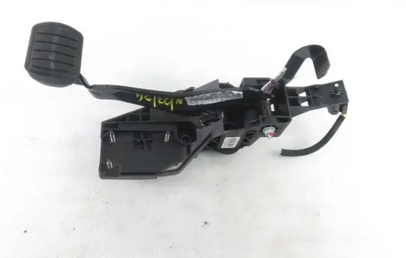 Peugeot 5008 Brake pedal 9820641880 P1002572 9813503180