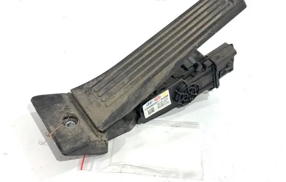 KIA Optima Accelerator throttle pedal 0822A1-D4200