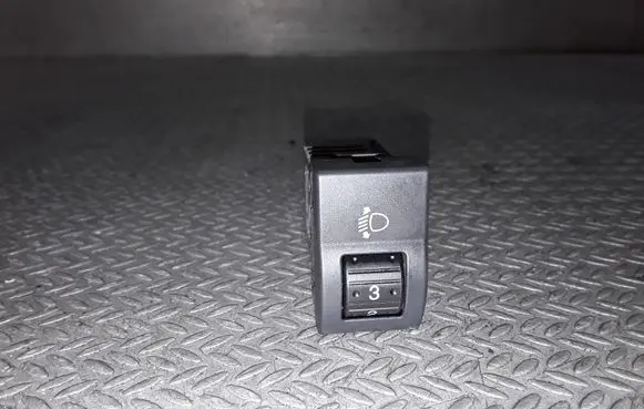 Mazda 3 I Headlight level height control switch 04057810