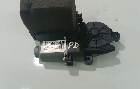 Citroen C4 I Picasso Front door window regulator motor 9632495580