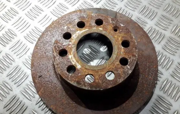 Volkswagen Golf V Rear brake disc