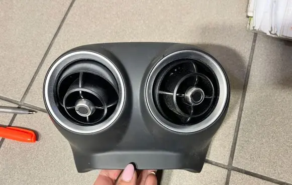 Alfa Romeo Stelvio Dash center air vent grill 156108691