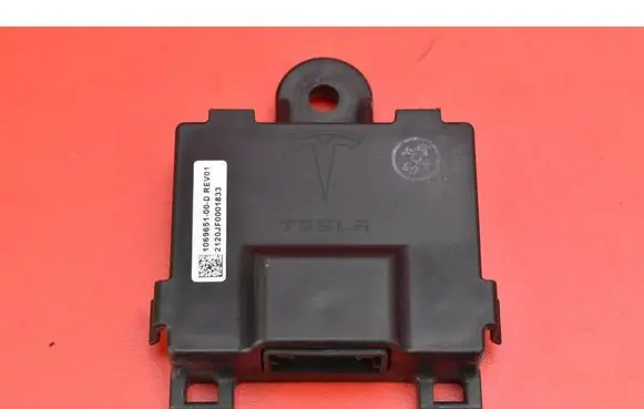 Tesla Model S Engine control unit/module ECU 1069651-00-D