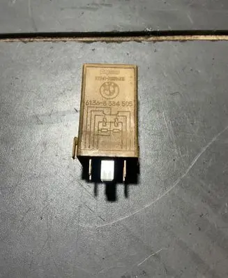 BMW 5 E39 Window control relay 61368384505