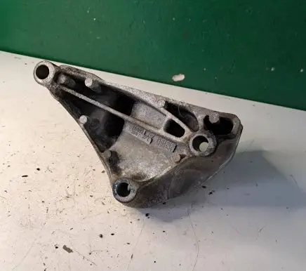 Peugeot 407 Engine mounting bracket 326C27L 26009112