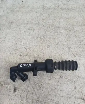 Clutch slave cylinder