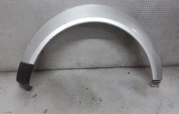 Rear fender molding trim
