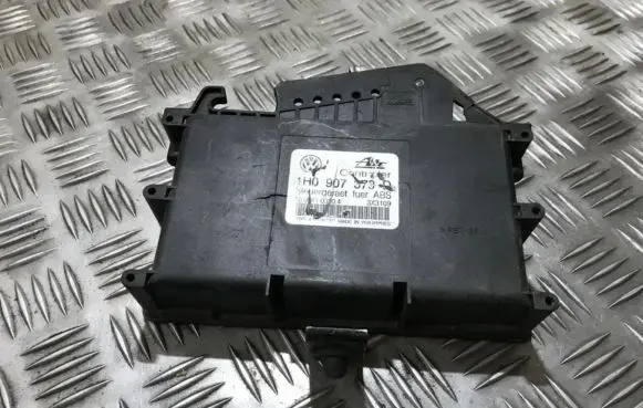 Volkswagen Golf III ABS control unit/module 1h0907379d 100941-03204