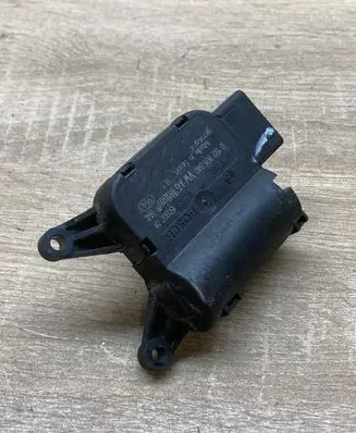 Volkswagen Golf V Air flap motor/actuator 0132801340