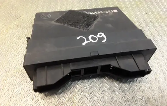 Mercedes-Benz CLK A209 C209 Central body control module 2098200326 A2098200326