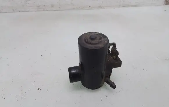 Subaru Legacy Windscreen/windshield washer pump