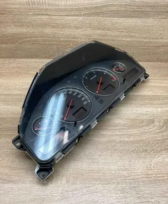 Volvo V70 Speedometer (instrument cluster) 30682277