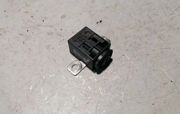Porsche Cayenne (9PA) Battery relay fuse 4F0915519