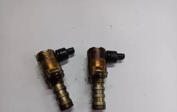 Ford Mustang V Camshaft position sensor AT4E6B297HC