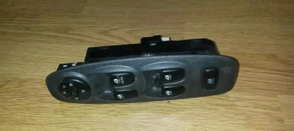 Hyundai Accent Electric window control switch 820w10270