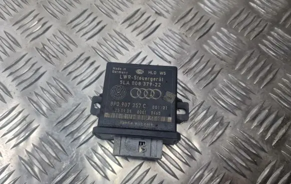 Volkswagen Touareg I Light module LCM 8P0907357C