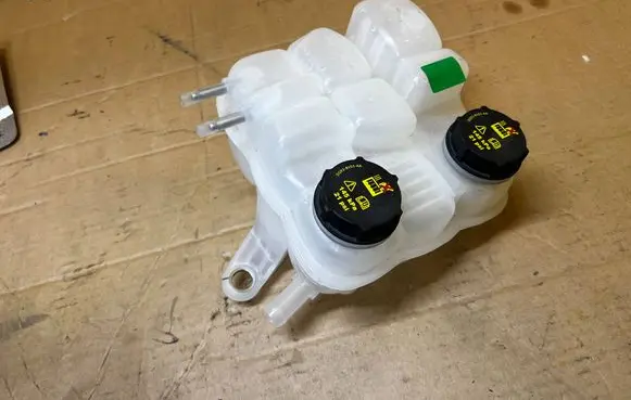 Ford Kuga III Coolant expansion tank/reservoir PZ138A080KA