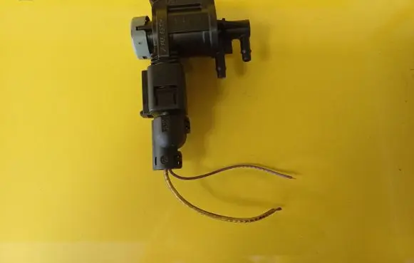 Volkswagen Golf IV Turbo solenoid valve 1J0906283C 1J0973722