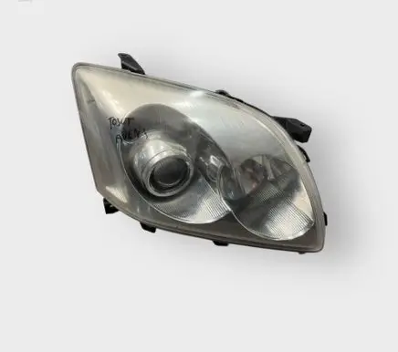 Toyota Avensis T250 Headlight/headlamp 