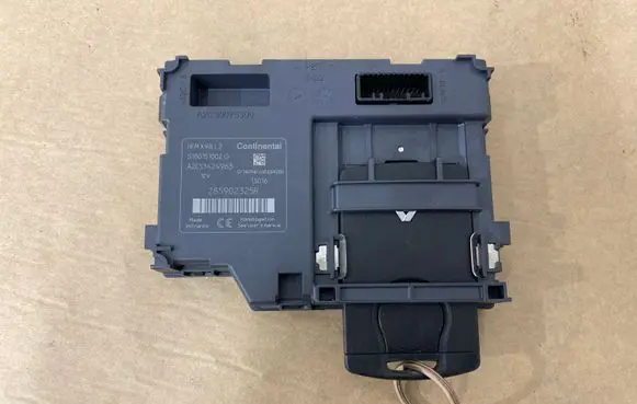 Renault Clio IV Ignition lock 285902325R A2C53424963 S180151002G