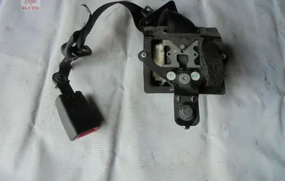 Hyundai Genesis Middle seatbelt (rear) 34005058B