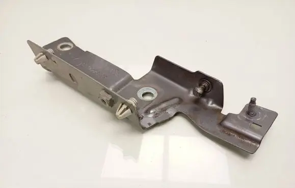 Renault Captur Fender mounting bracket 631227839R 103A