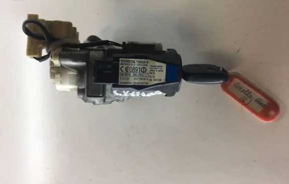 Toyota Corolla Verso E121 Ignition lock 2842102135 8978313010