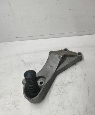 Engine mounting bracket
