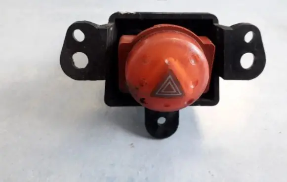 Nissan Almera Tino Hazard light switch