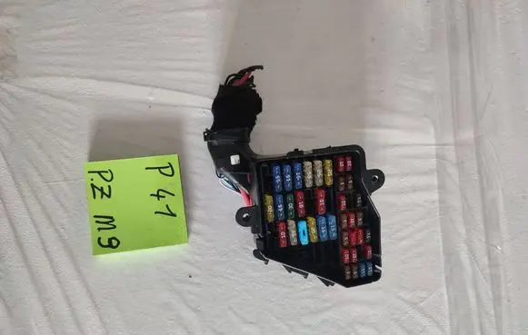 Volkswagen Golf IV Fuse 218378927