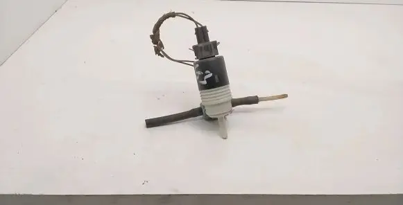 Volkswagen Golf III Windscreen/windshield washer pump 1H6955651