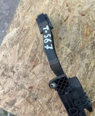 Ford Focus C-MAX Accelerator throttle pedal 00864110