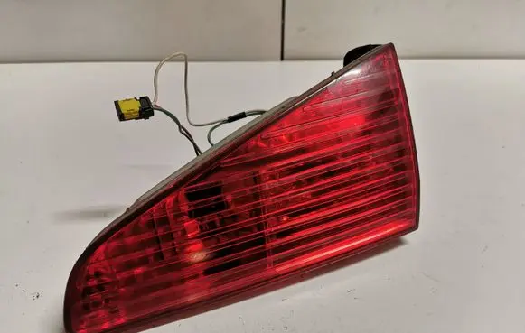 Tailgate rear/tail lights