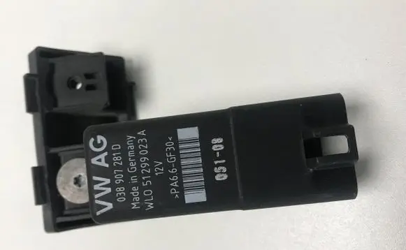 Volkswagen Golf V Glow plug pre-heat relay 038907281D