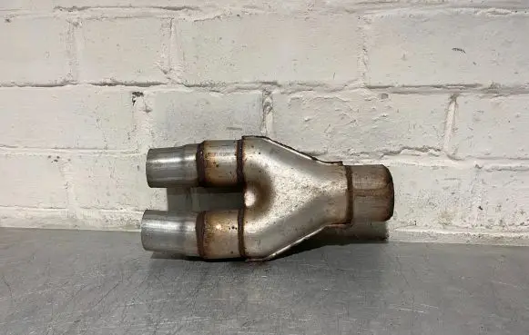 BMW 5 E60 E61 Muffler pipe connector clamp 