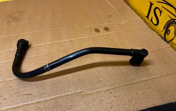 Ford Bronco Breather hose/pipe MB3E6758AD