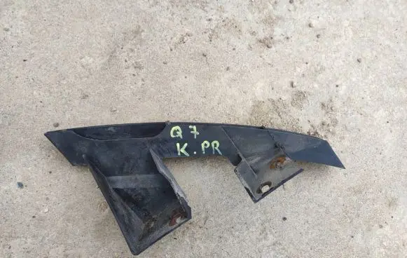 Audi Q7 4L Front bumper mounting bracket 4L0807333