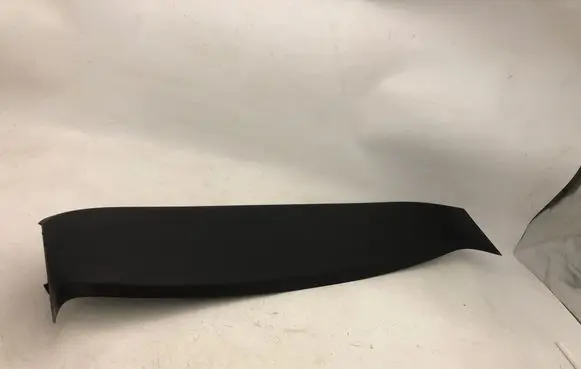 Opel Astra L Tailgate trim 98689v02