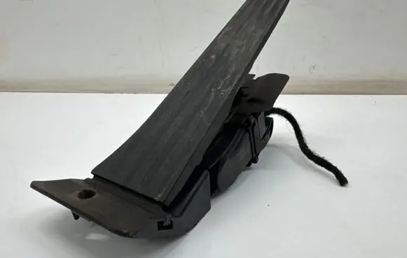 BMW 3 F30 F35 F31 Accelerator throttle pedal 6853176