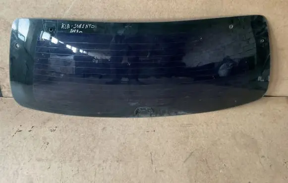 KIA Sorento Rear windscreen/windshield window 