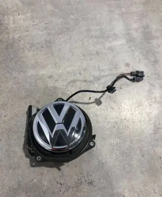 Volkswagen PASSAT CC Tailgate handle with camera 3AE827469L
