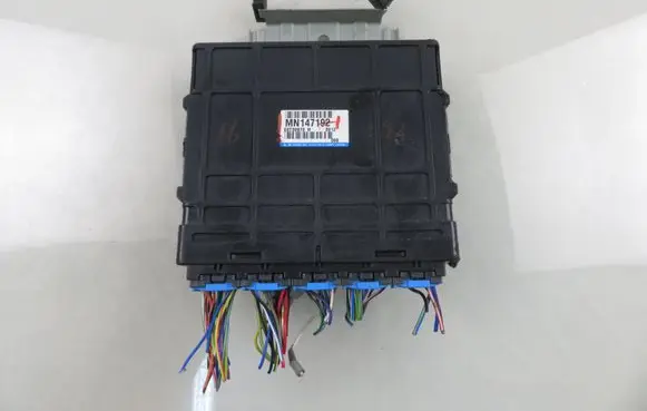 Mitsubishi Outlander Engine control unit/module MN147192