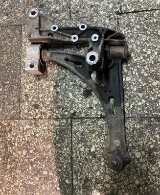 Volkswagen Touran I Front lower control arm/wishbone