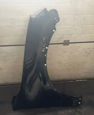 Volkswagen Touareg II Fender