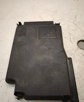 Renault Trafic III (X82) Fuse box cover 243121532R