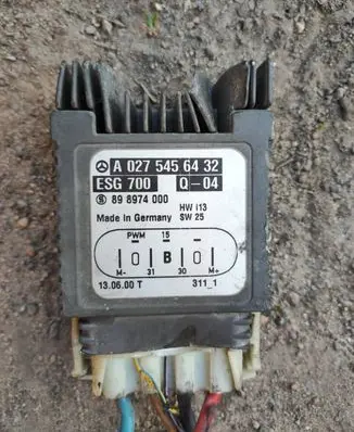 Mercedes-Benz S W220 Coolant fan relay A0275456432 898974000