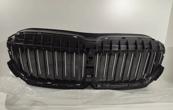 Front bumper upper radiator grill