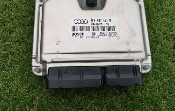 Audi A4 S4 B6 8E 8H Engine control unit/module 8E0907401M 0281011255